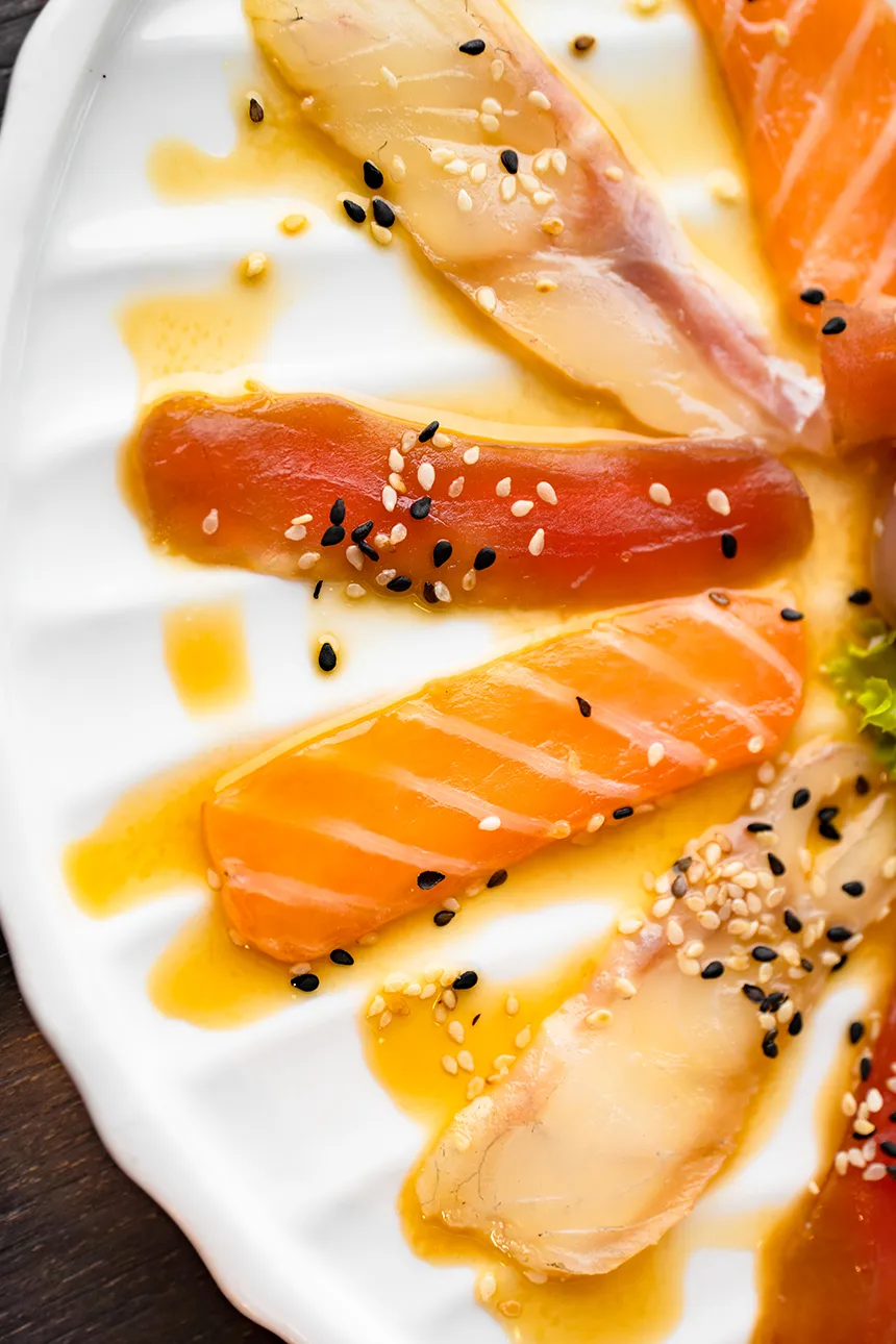 Sashimi misto con sesamo